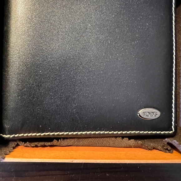 Tod's authentic calfskin leather wallet in black..never used in Mint mint - Picture 6 of 6